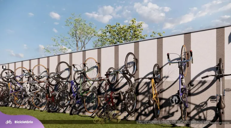 Bicicletário em condomínio residencial no bairro da Vila das Belezas, na Zona Sul de São Paulo