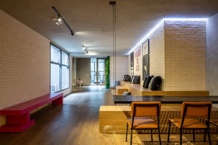Espaço de coworking em condomínio residencial no bairro de Moema, na Zona Sul de São Paulo