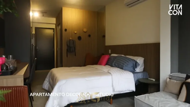 O dormitório do studio decorado do condomínio ON Jurupis no bairro de Moema, São Paulo