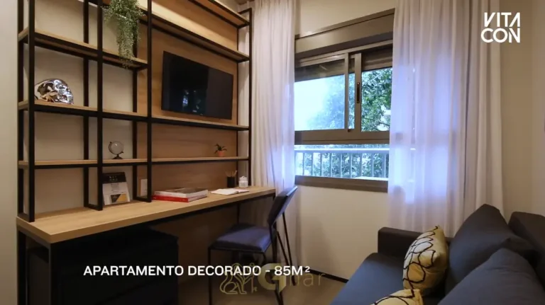 O home office do apartamento decorado em apartamentos no bairro de Moema, São Paulo