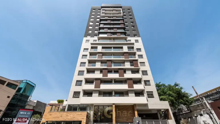 Fachada com varandas integradas em apartamentos no bairro de Moema, São Paulo