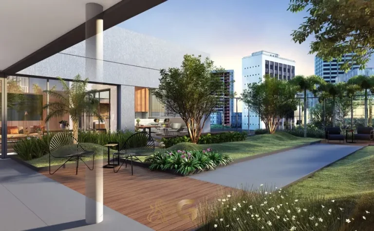Jardim central com luz natural em condomínio residencial no bairro de Moema, na Zona Sul de São Paulo