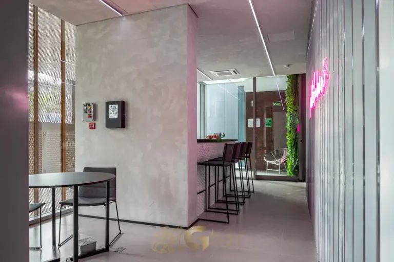 Recepção do lobby em condomínio residencial no bairro de Moema, na Zona Sul de São Paulo