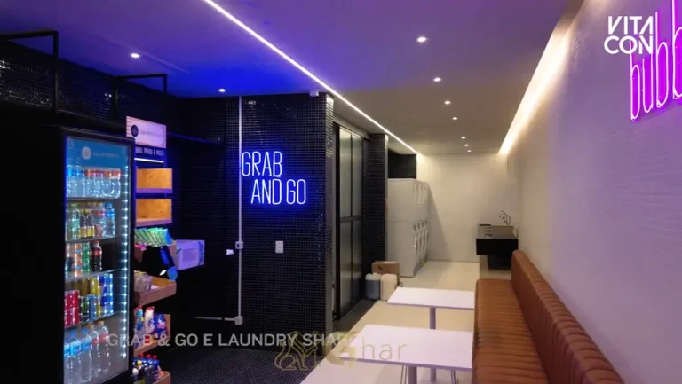 O mini mercado do condomínio em condomínio residencial no bairro de Moema, na Zona Sul de São Paulo