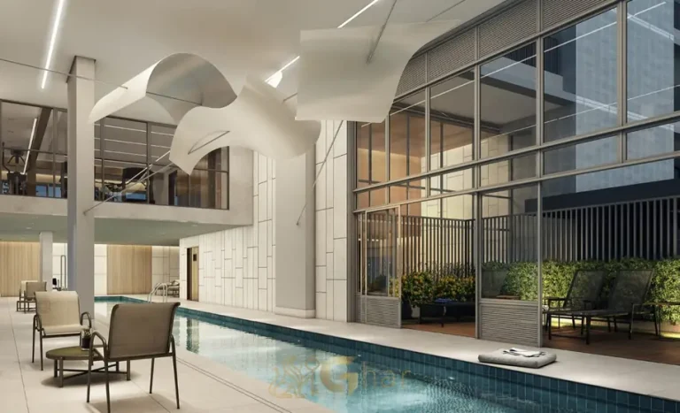 Piscina coberta com raia do condomínio Purity Moema no bairro de Moema, São Paulo