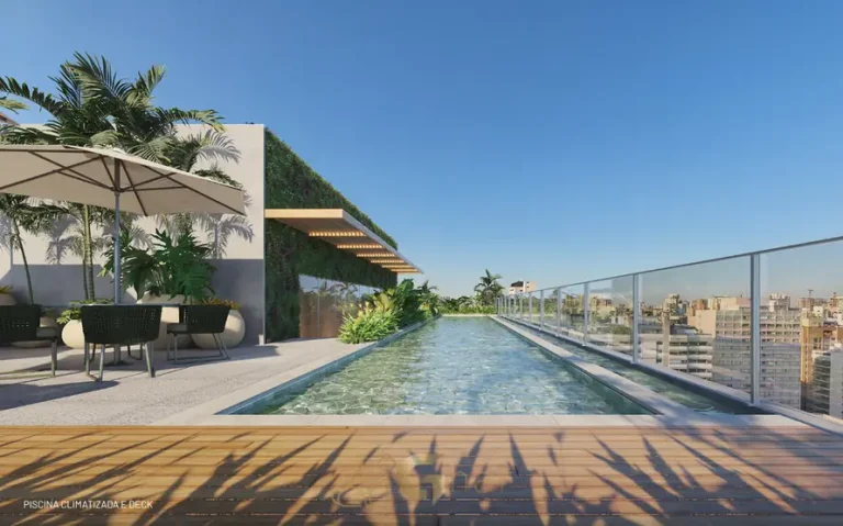 Piscina com deck solar em apartamentos no bairro de Moema, São Paulo