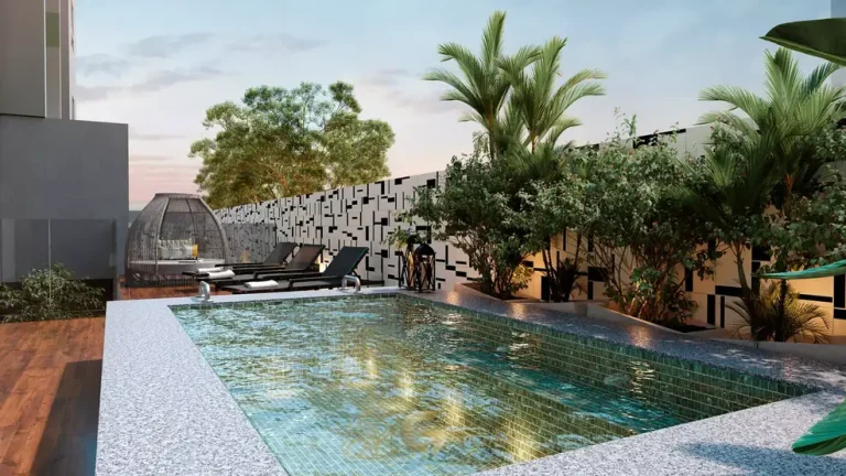 Piscina com hidromassagem em condomínio residencial no bairro de Moema, na Zona Sul de São Paulo