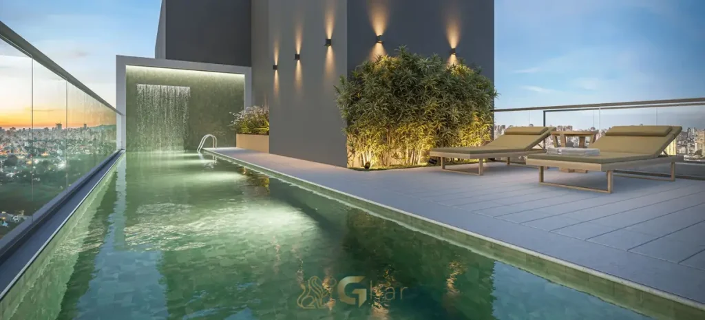 Piscina do rooftop panorâmico em condomínio residencial no bairro de Moema, na Zona Sul de São Paulo