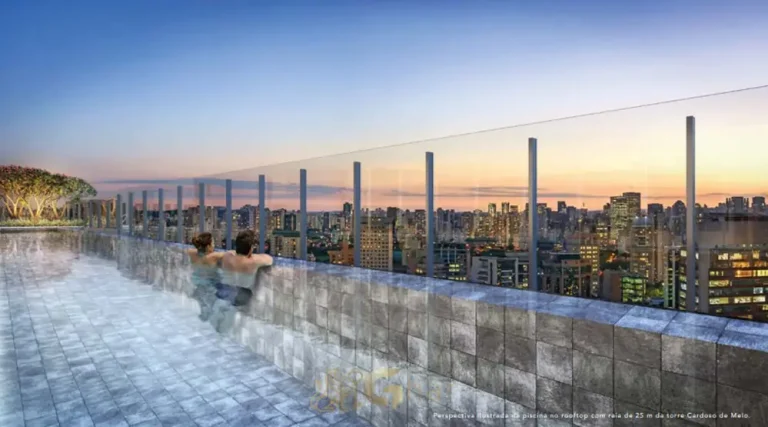 Piscina do rooftop do condomínio Funchal 641 Residences no bairro da Vila Olímpia, São Paulo
