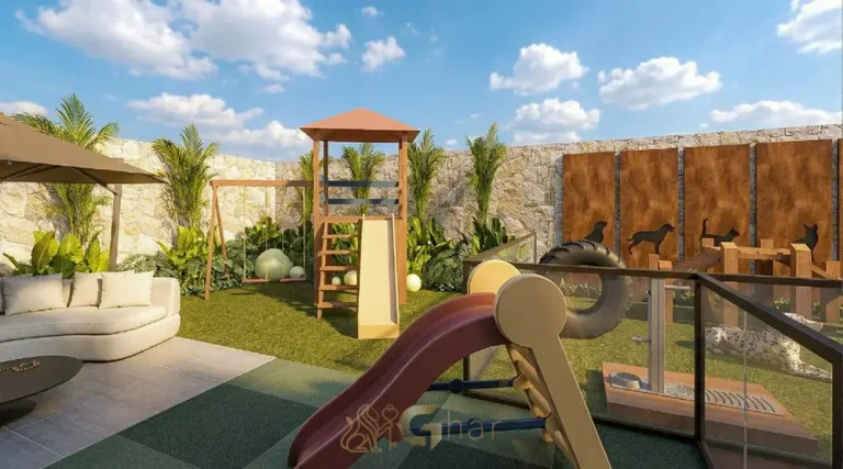 Playground infantil em condomínio residencial no bairro de Moema, na Zona Sul de São Paulo