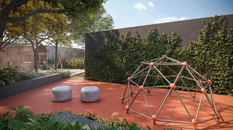 Playground em condomínio residencial no bairro de Moema, na Zona Sul de São Paulo