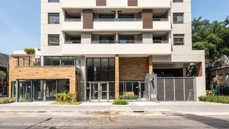 Pórtico de entrada do condomínio MOA | 292 no bairro de Moema, São Paulo