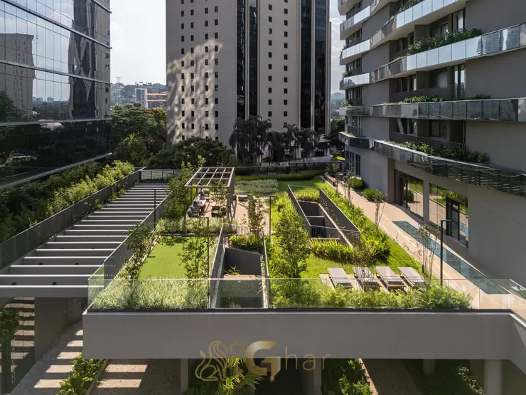 Praça em condomínio residencial no bairro da Vila Olímpia, na Zona Oeste de São Paulo