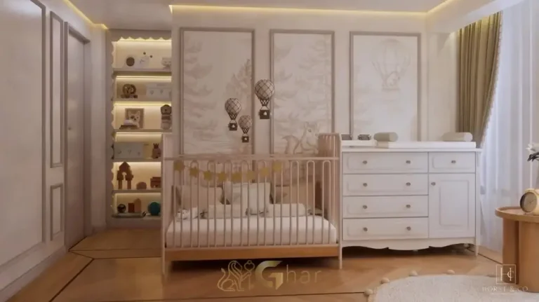 Quarto infantil com cama e escrivaninha do apartamento decorado em condomínio residencial no bairro de Moema, na Zona Sul de São Paulo