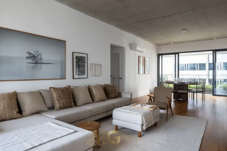 Sala do apartamento decorado do condomínio Funchal 641 Residences no bairro da Vila Olímpia, São Paulo