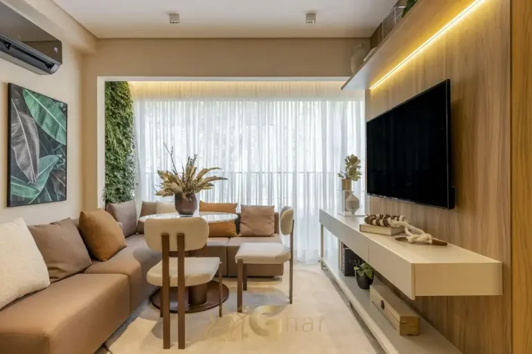Sala de estar com poltronas do apartamento decorado em condomínio residencial no bairro de Moema, na Zona Sul de São Paulo