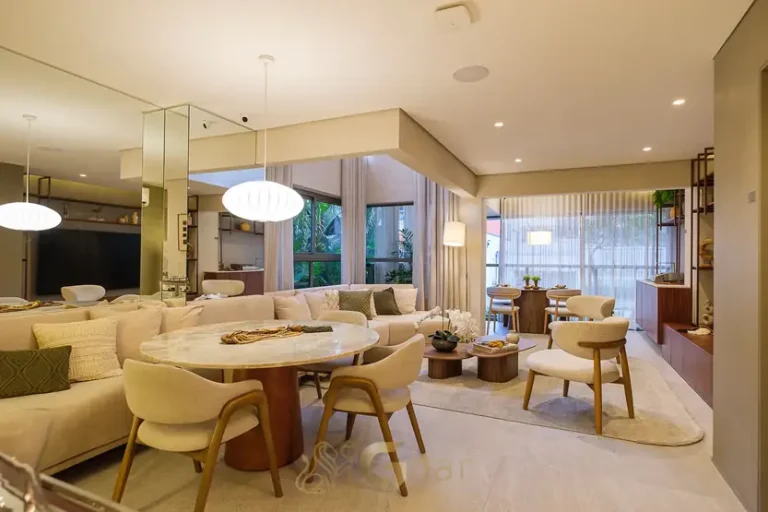 Sala integrada do apartamento decorado em condomínio residencial no bairro de Moema, na Zona Sul de São Paulo