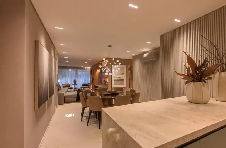 Sala de jantar do apartamento decorado do condomínio Aiká Moema no bairro de Moema, São Paulo