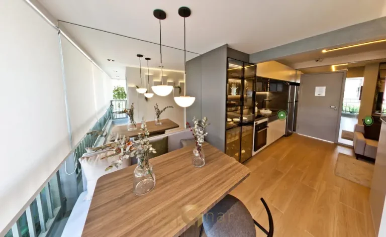 Sala de jantar integrada à cozinha do apartamento decorado em apartamentos no bairro de Moema, São Paulo