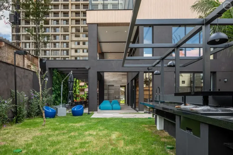 Churrasqueira com espaço de convivência em apartamentos na Vila Olímpia São Paulo
