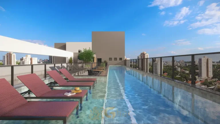 Deck molhado junto à piscina em condomínio residencial na Vila Olímpia, Zona Sul de São Paulo