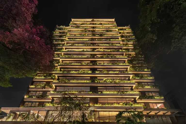 Fachada contemporânea em concreto aparente em condomínio residencial no Brooklin Zona Sul de São Paulo