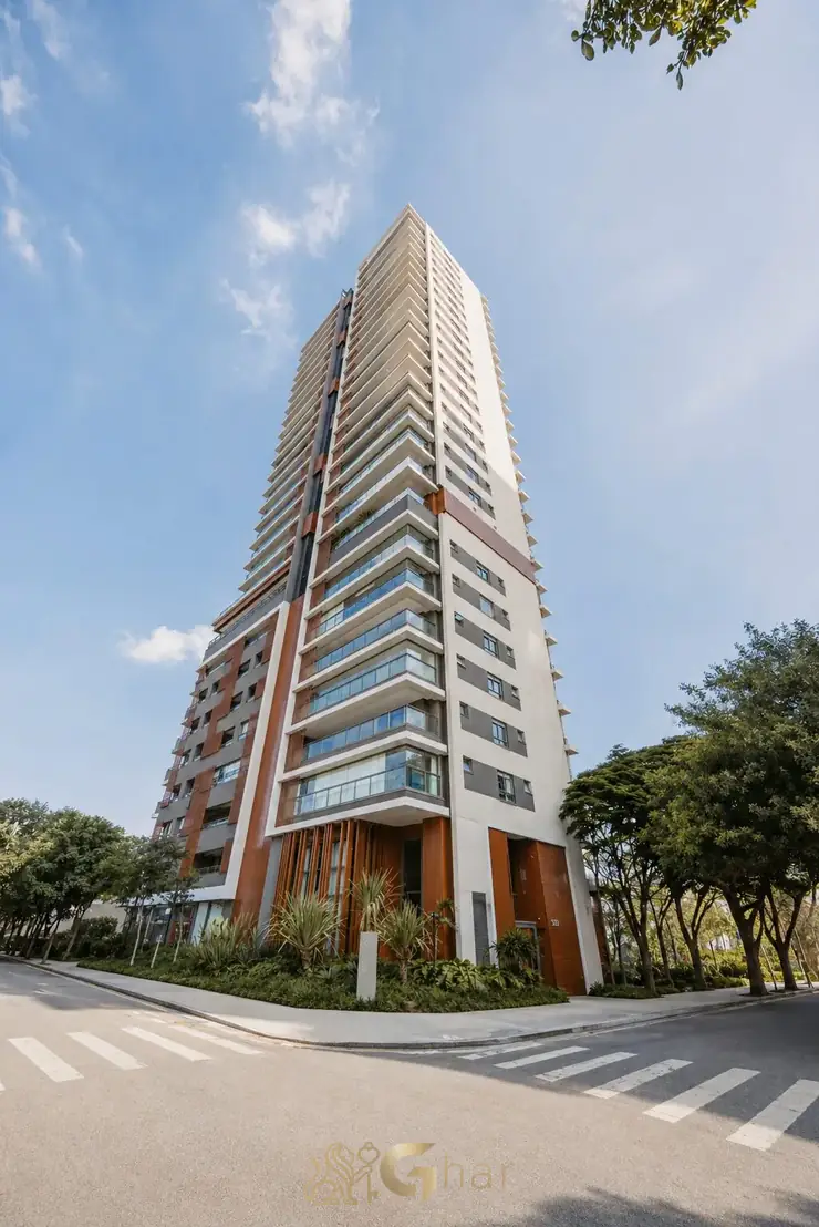 Fachada contemporânea em condomínio residencial no bairro de Campo Belo, na Zona Sul de São Paulo
