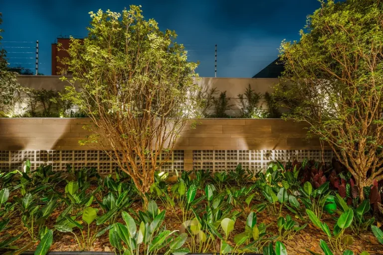 Jardim com paisagismo nativo em apartamentos no Brooklin São Paulo