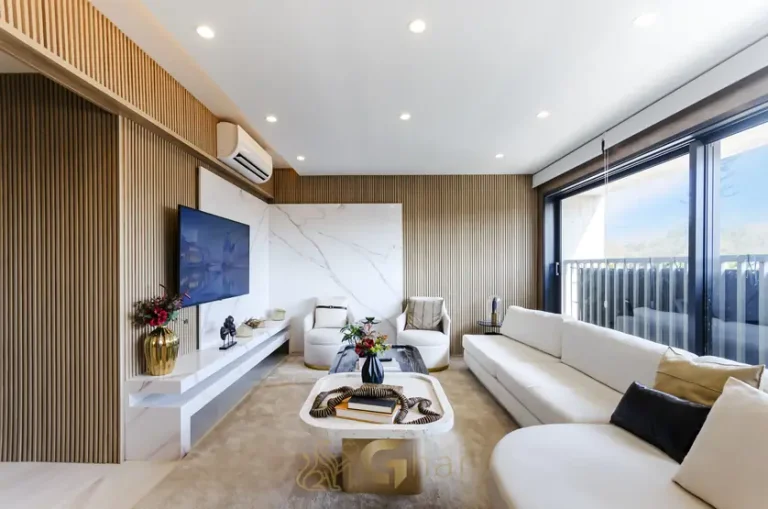 Living amplo do apartamento decorado do condomínio Lux House Brooklin no bairro do Brooklin, São Paulo