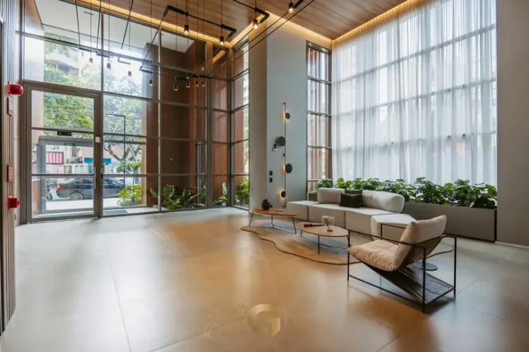 Lobby de entrada do residencial em condomínio residencial no bairro de Campo Belo, na Zona Sul de São Paulo