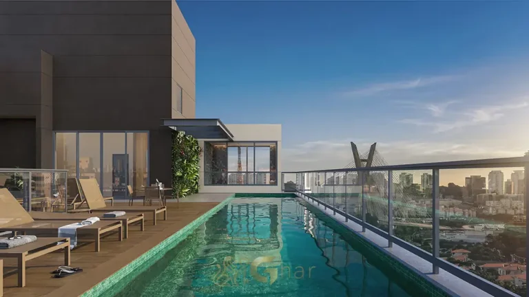 Piscina no rooftop com deck e skyline em condomínio residencial no bairro do Brooklin, na Zona Sul de São Paulo