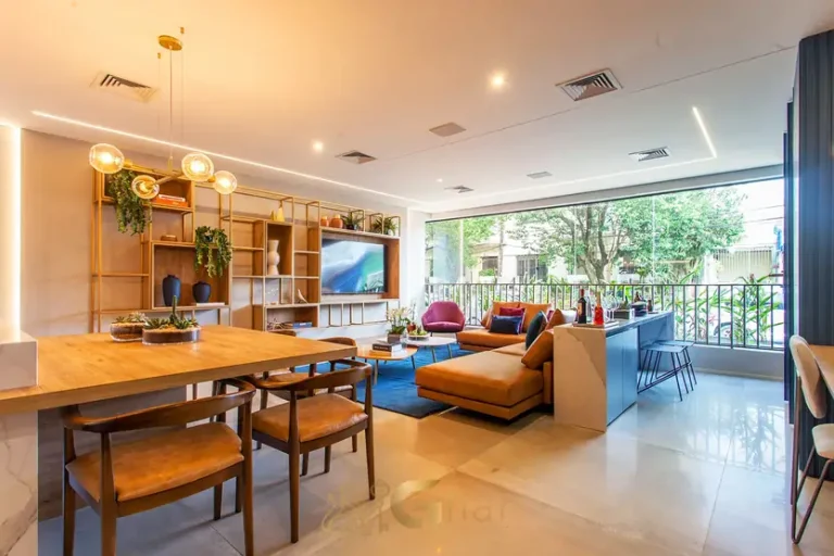 Segunda vista da sala do apartamento decorado em condomínio residencial no bairro do Brooklin, na Zona Sul de São Paulo