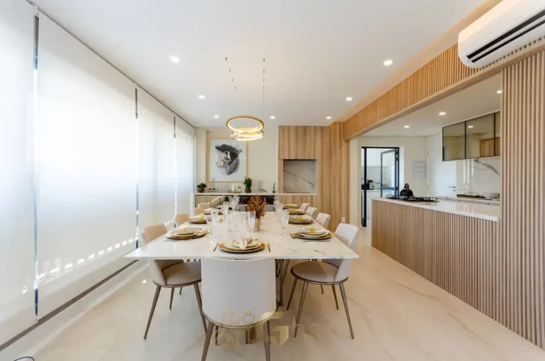 Sala de jantar do apartamento decorado em condomínio residencial no bairro do Brooklin, na Zona Sul de São Paulo