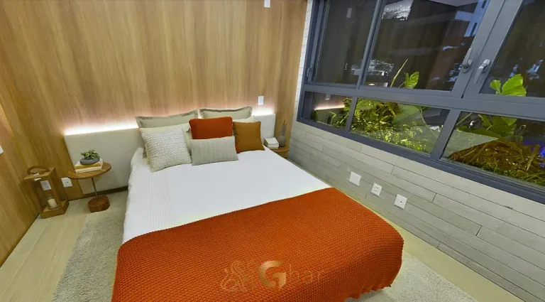 Suíte master com closet no apartamento decorado do condomínio Atypik no bairro Brooklin em São Paulo