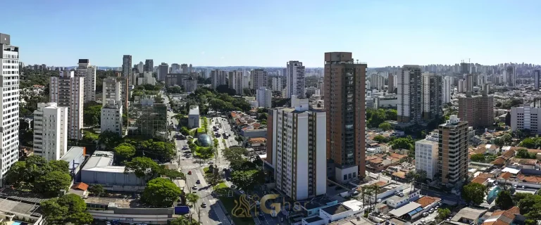 Vista aérea do empreendimento e do entorno urbano em apartamentos no Brooklin, São Paulo