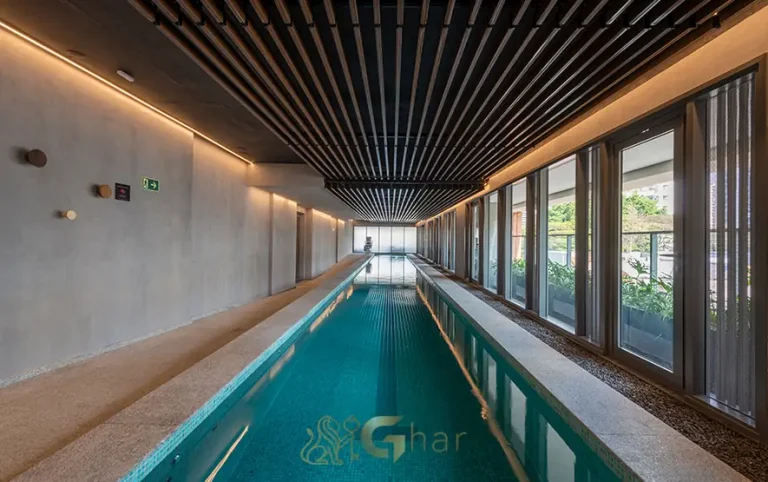 Piscina coberta com raia de 25 metros do condomínio Balkon Campo Belo no bairro Campo Belo em São Paulo