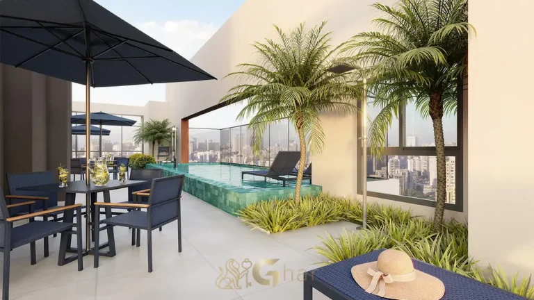 Rooftop com piscina climatizada e solarium em condomínio residencial no bairro do Campo Belo, na Zona Sul de São Paulo